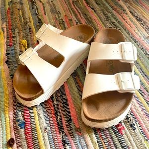 BIRKENSTOCK ARIZONA PLATFORM SLIDE SANDAL - WOMEN'S